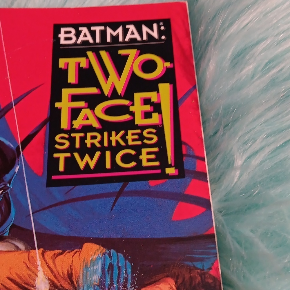 Batman comics set 2  two face strikes twice DC comics - Picture 3 of 4